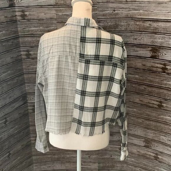 AEROPOSTALE Long Sleeve Spliced Plaid Cropped Flannel Button-Down Shirt - Picture 5 of 5